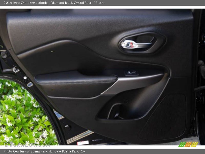 Diamond Black Crystal Pearl / Black 2019 Jeep Cherokee Latitude