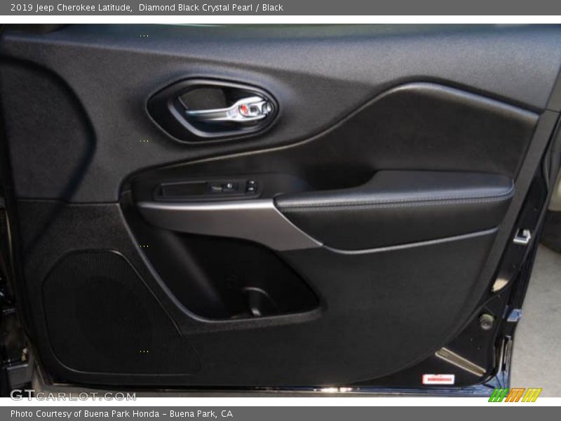 Diamond Black Crystal Pearl / Black 2019 Jeep Cherokee Latitude