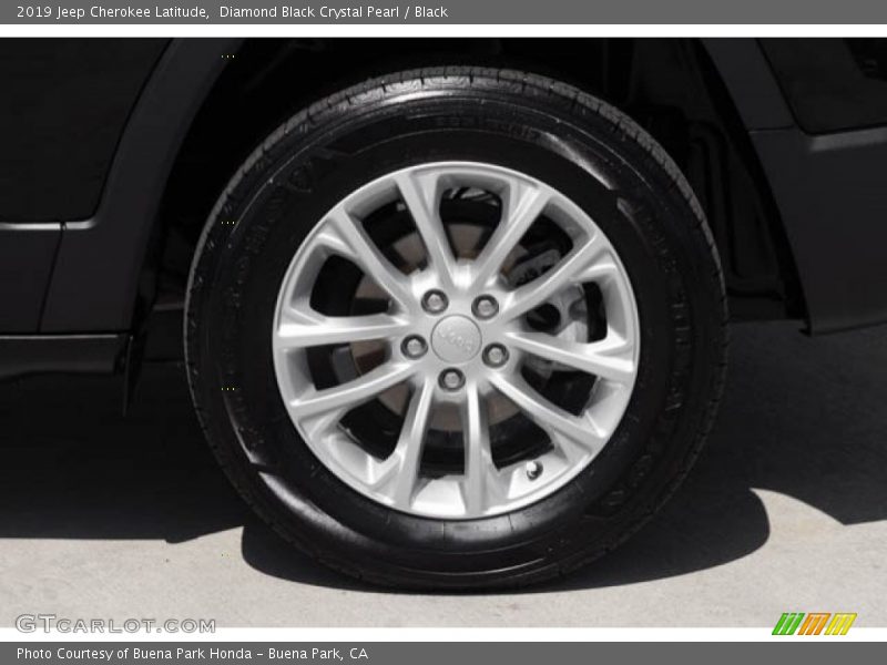 Diamond Black Crystal Pearl / Black 2019 Jeep Cherokee Latitude