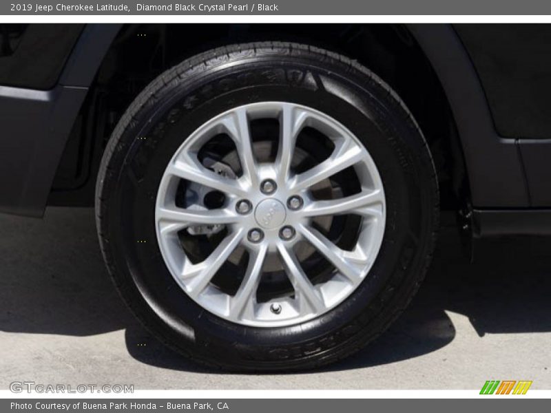 Diamond Black Crystal Pearl / Black 2019 Jeep Cherokee Latitude