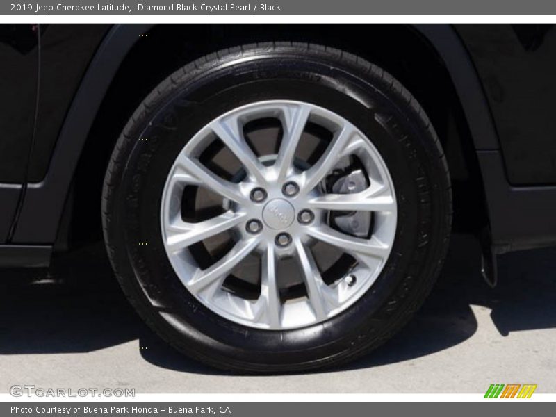 Diamond Black Crystal Pearl / Black 2019 Jeep Cherokee Latitude