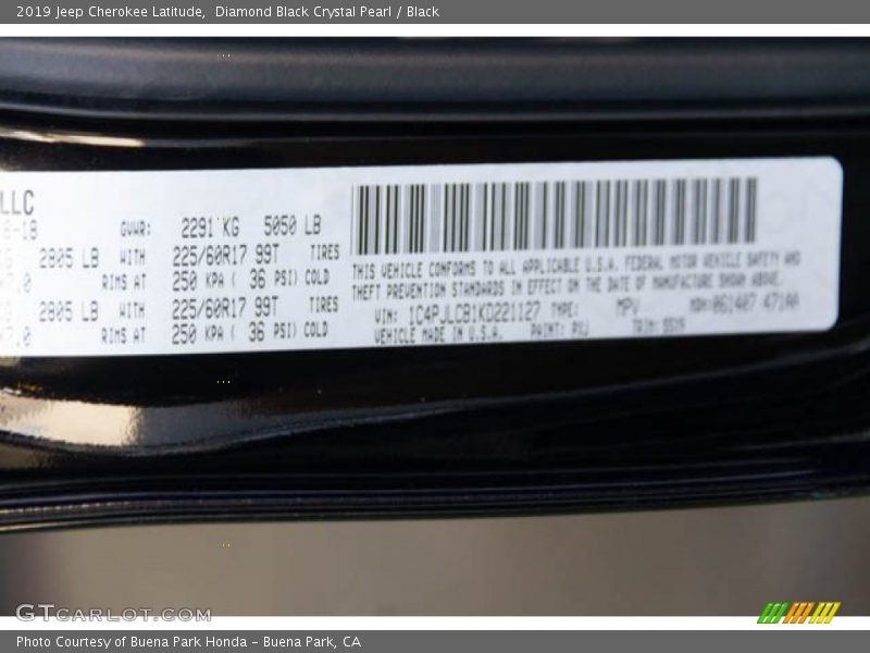 Diamond Black Crystal Pearl / Black 2019 Jeep Cherokee Latitude