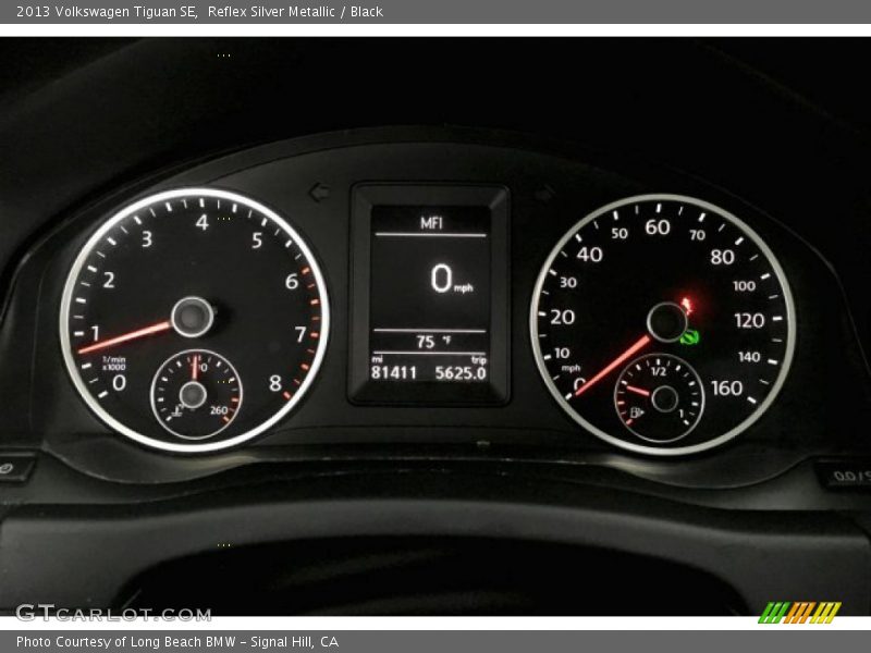 Reflex Silver Metallic / Black 2013 Volkswagen Tiguan SE
