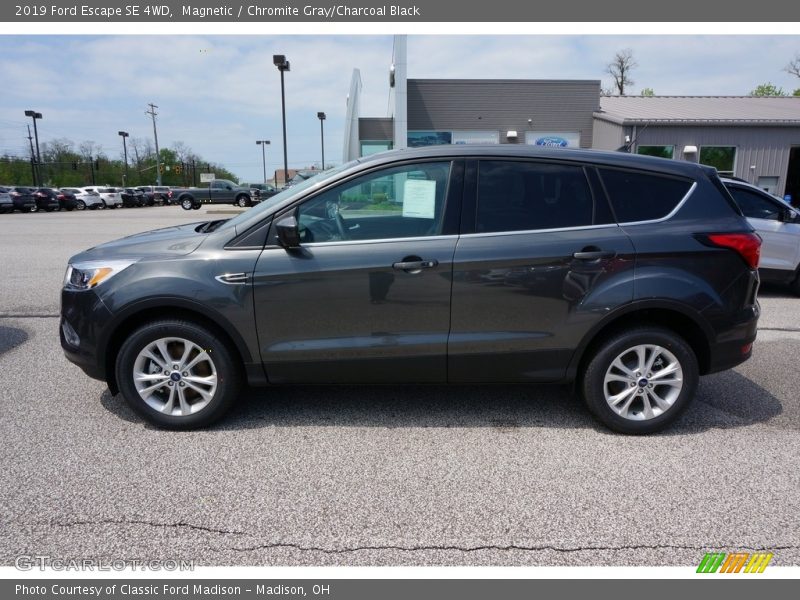 Magnetic / Chromite Gray/Charcoal Black 2019 Ford Escape SE 4WD
