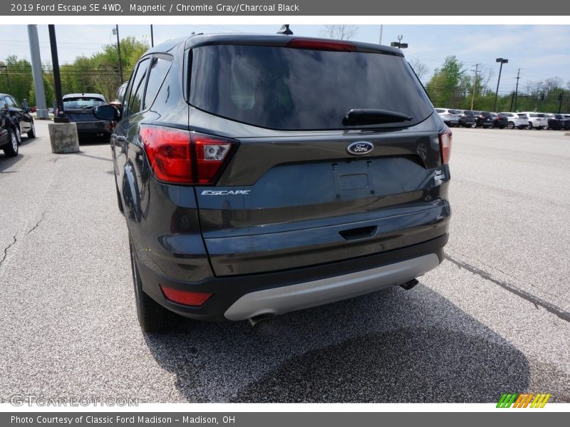Magnetic / Chromite Gray/Charcoal Black 2019 Ford Escape SE 4WD