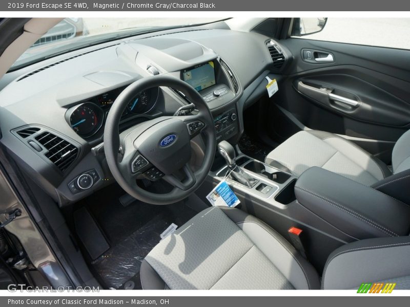 Magnetic / Chromite Gray/Charcoal Black 2019 Ford Escape SE 4WD