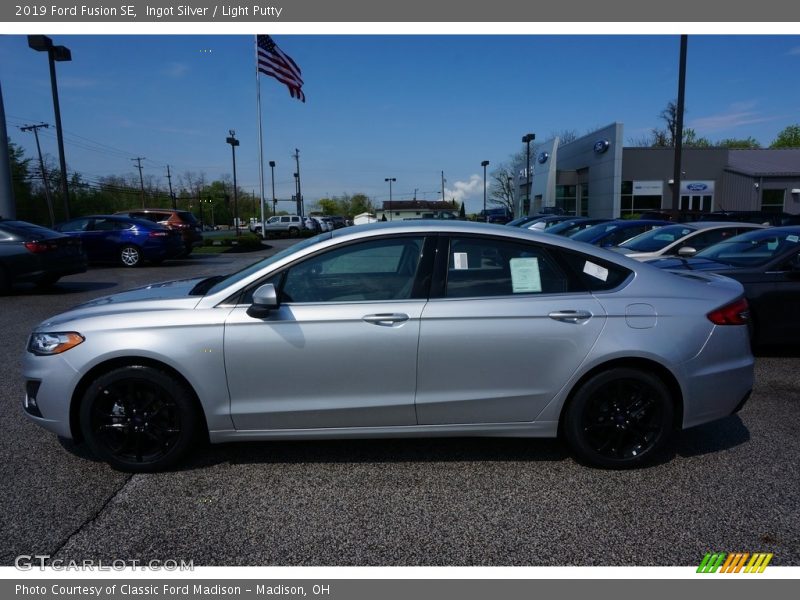 Ingot Silver / Light Putty 2019 Ford Fusion SE
