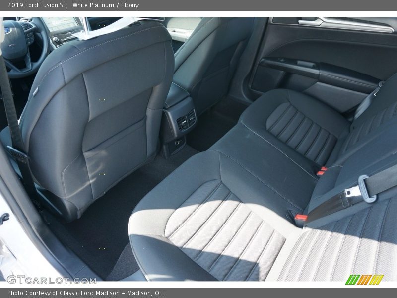 White Platinum / Ebony 2019 Ford Fusion SE