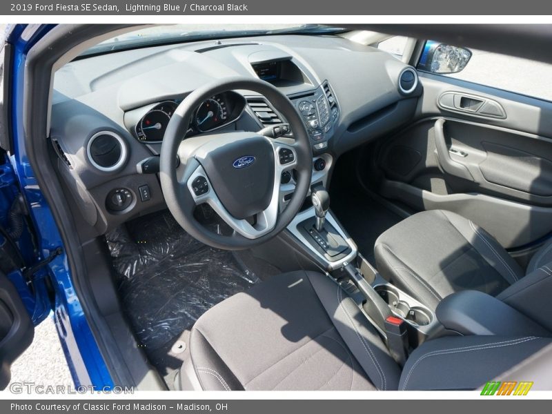 Lightning Blue / Charcoal Black 2019 Ford Fiesta SE Sedan