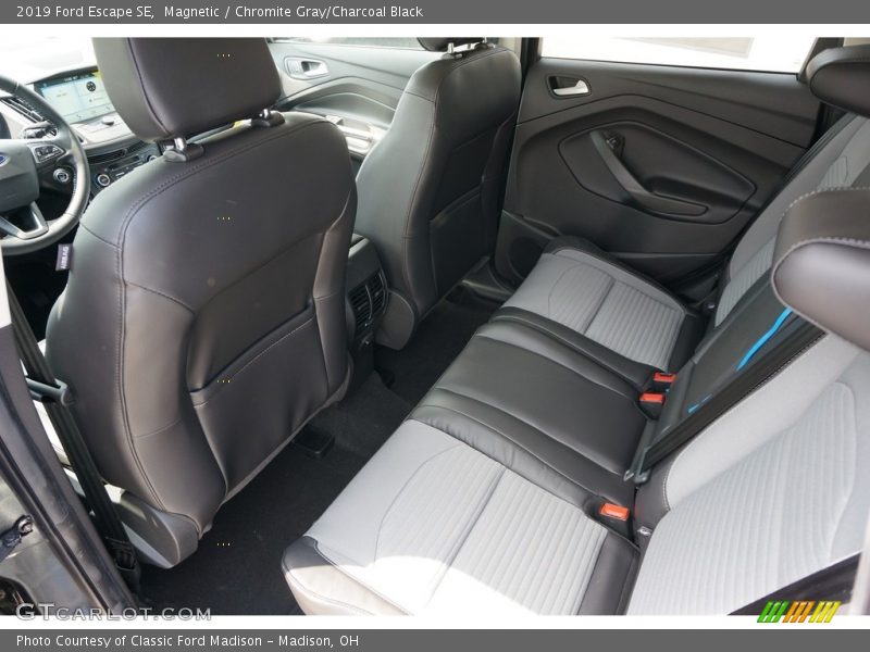 Magnetic / Chromite Gray/Charcoal Black 2019 Ford Escape SE