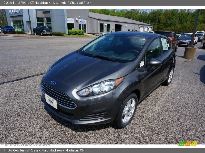 Magnetic / Charcoal Black 2019 Ford Fiesta SE Hatchback