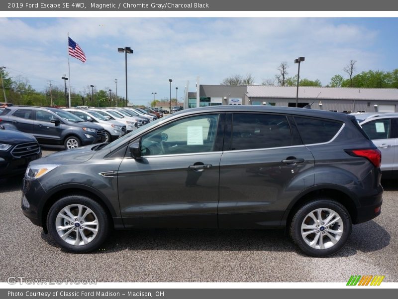 Magnetic / Chromite Gray/Charcoal Black 2019 Ford Escape SE 4WD