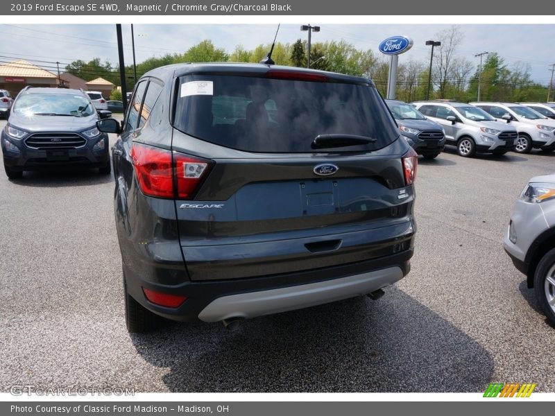 Magnetic / Chromite Gray/Charcoal Black 2019 Ford Escape SE 4WD