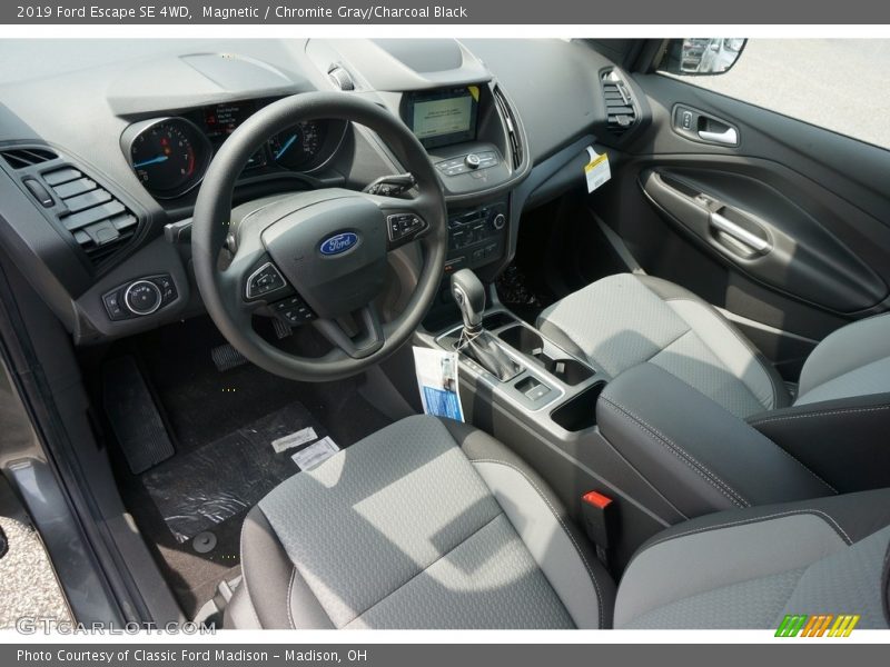 Magnetic / Chromite Gray/Charcoal Black 2019 Ford Escape SE 4WD