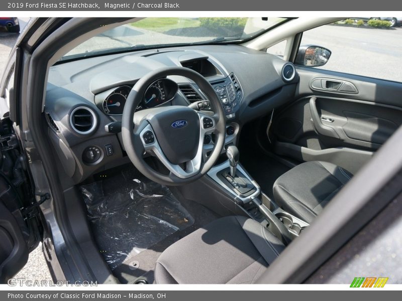 Magnetic / Charcoal Black 2019 Ford Fiesta SE Hatchback