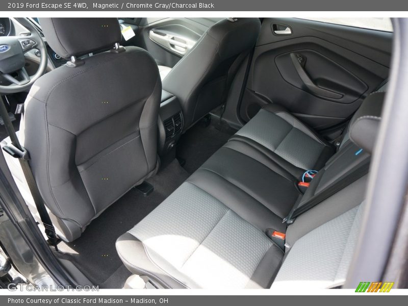 Magnetic / Chromite Gray/Charcoal Black 2019 Ford Escape SE 4WD