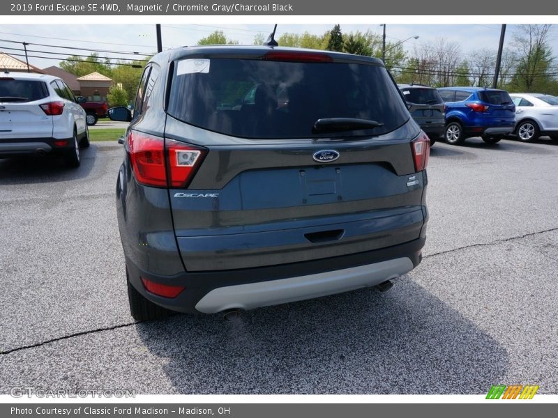 Magnetic / Chromite Gray/Charcoal Black 2019 Ford Escape SE 4WD