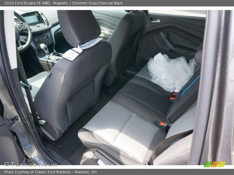 Magnetic / Chromite Gray/Charcoal Black 2019 Ford Escape SE 4WD