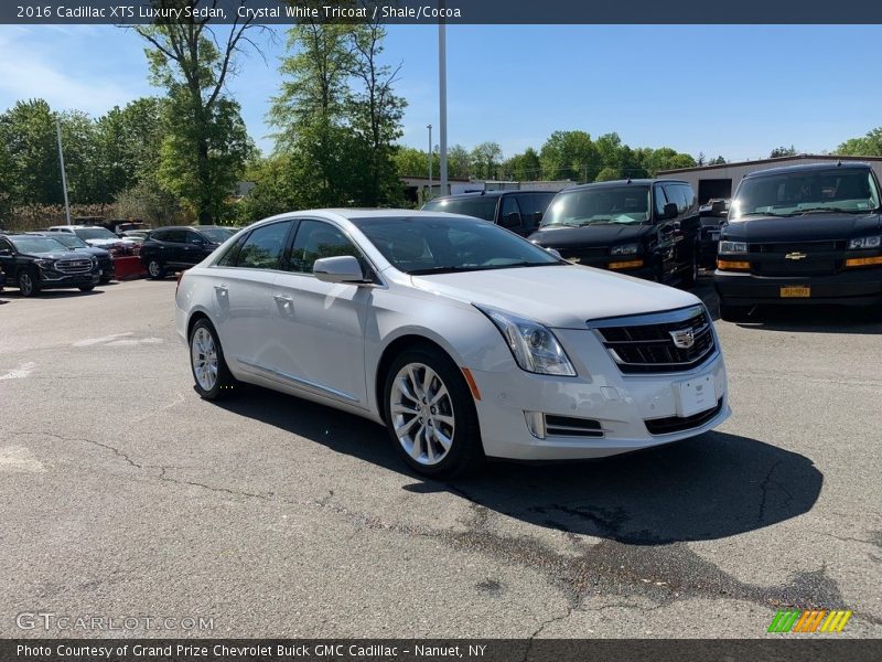 Crystal White Tricoat / Shale/Cocoa 2016 Cadillac XTS Luxury Sedan