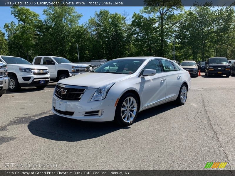 Crystal White Tricoat / Shale/Cocoa 2016 Cadillac XTS Luxury Sedan