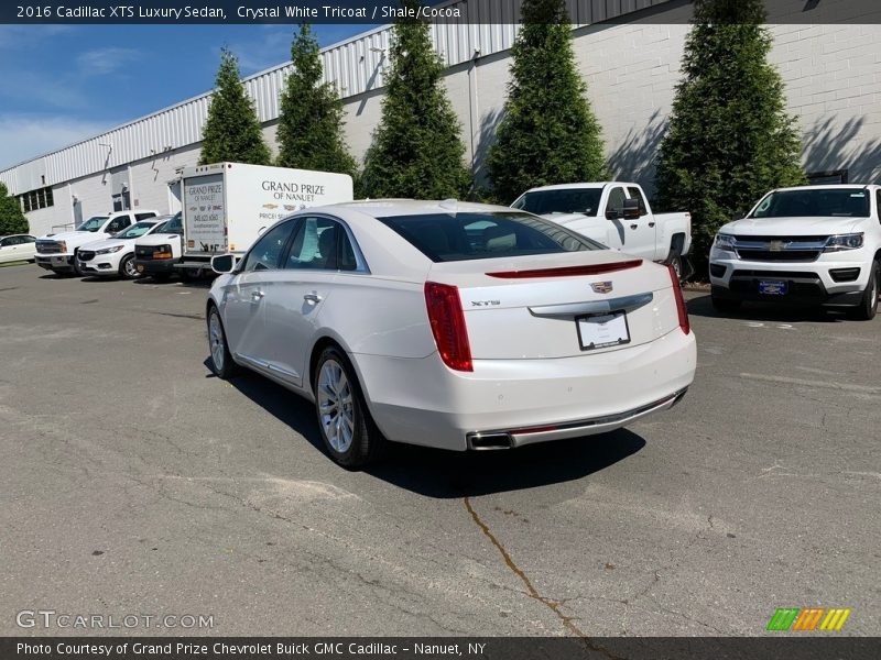 Crystal White Tricoat / Shale/Cocoa 2016 Cadillac XTS Luxury Sedan