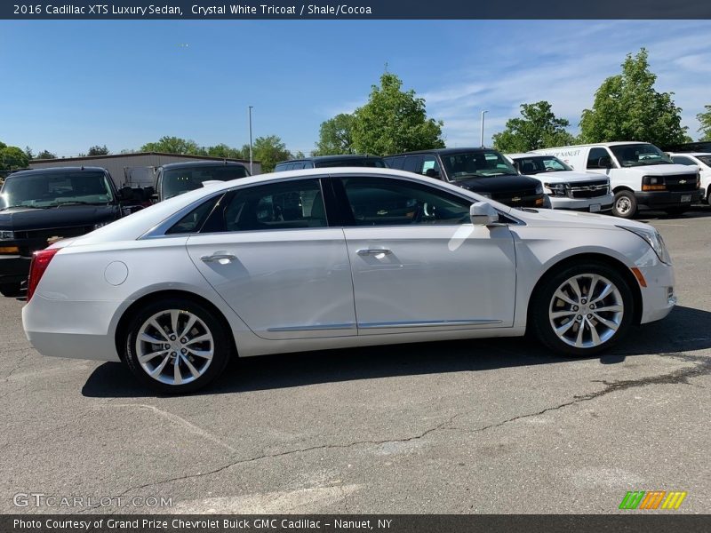 Crystal White Tricoat / Shale/Cocoa 2016 Cadillac XTS Luxury Sedan