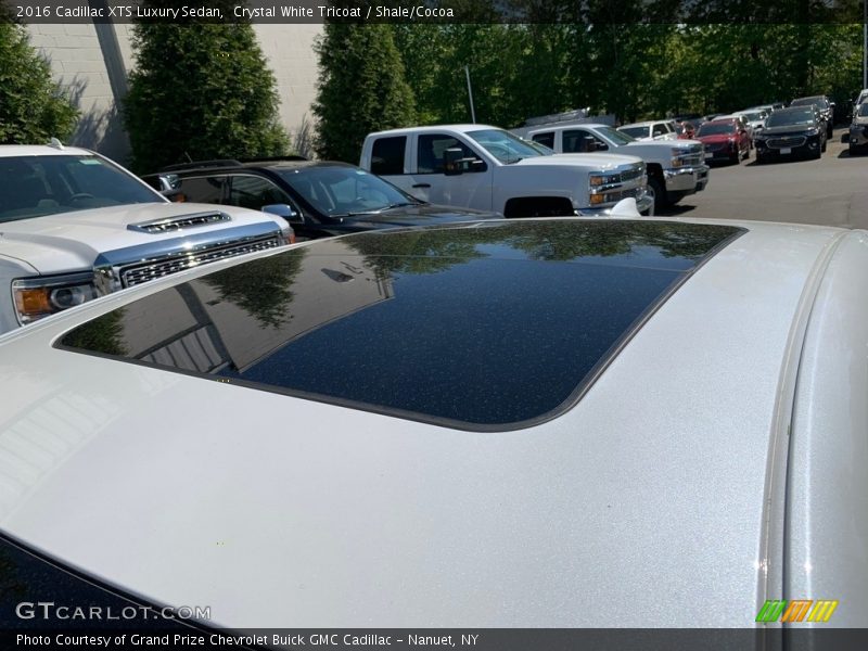Crystal White Tricoat / Shale/Cocoa 2016 Cadillac XTS Luxury Sedan