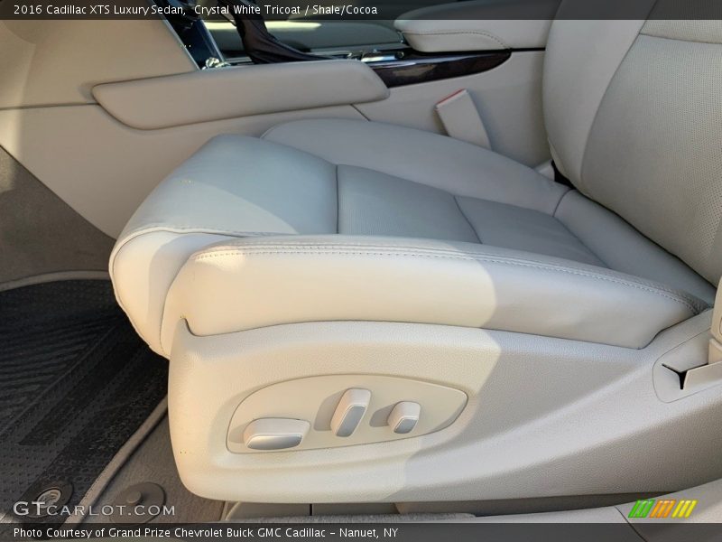 Crystal White Tricoat / Shale/Cocoa 2016 Cadillac XTS Luxury Sedan