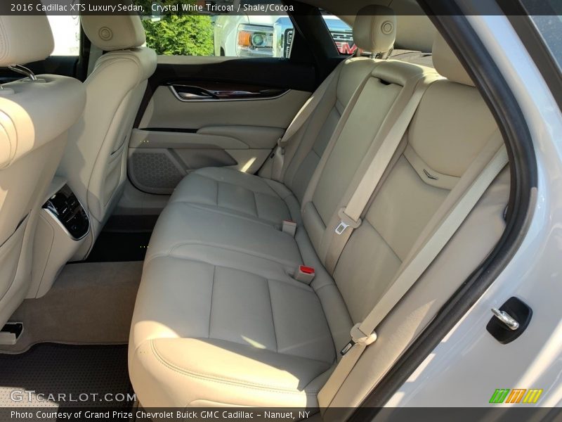 Crystal White Tricoat / Shale/Cocoa 2016 Cadillac XTS Luxury Sedan