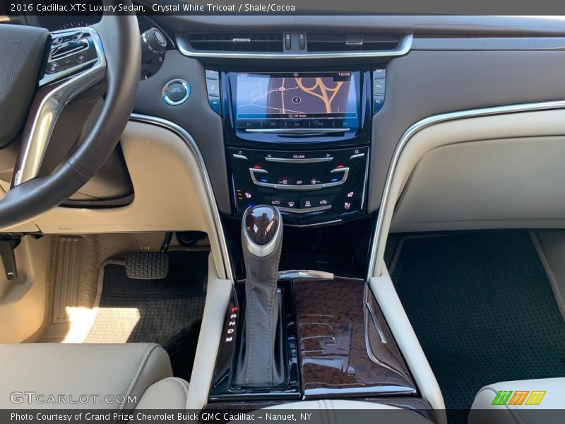 Crystal White Tricoat / Shale/Cocoa 2016 Cadillac XTS Luxury Sedan