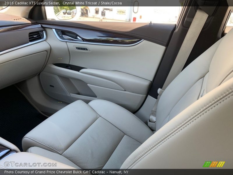 Crystal White Tricoat / Shale/Cocoa 2016 Cadillac XTS Luxury Sedan