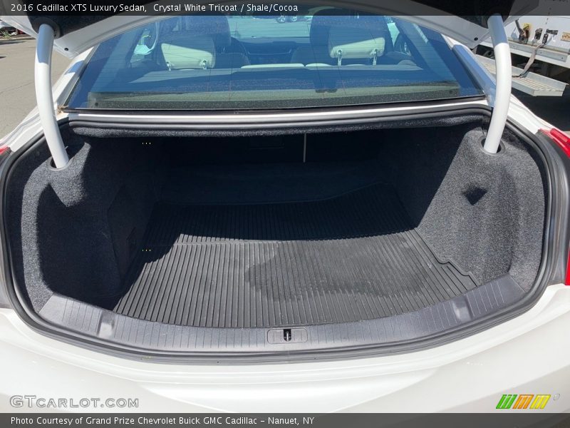 Crystal White Tricoat / Shale/Cocoa 2016 Cadillac XTS Luxury Sedan