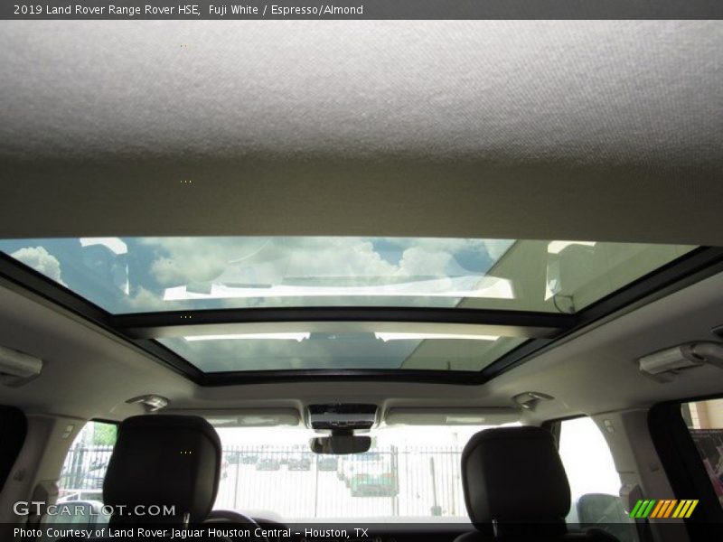 Fuji White / Espresso/Almond 2019 Land Rover Range Rover HSE