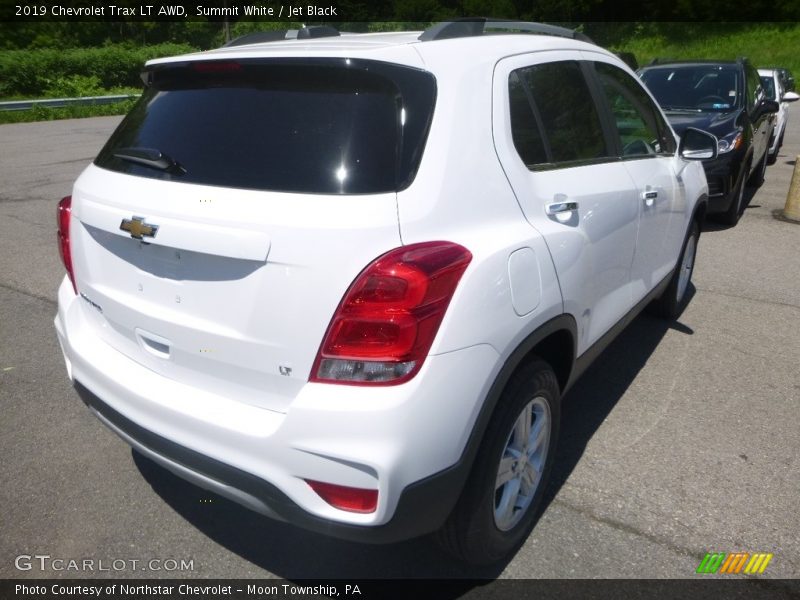 Summit White / Jet Black 2019 Chevrolet Trax LT AWD
