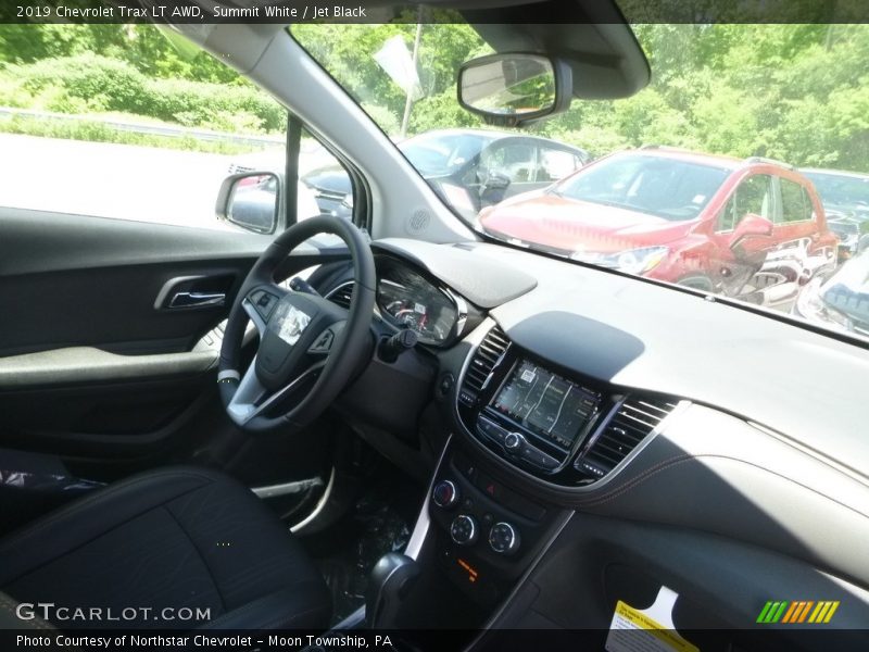 Summit White / Jet Black 2019 Chevrolet Trax LT AWD