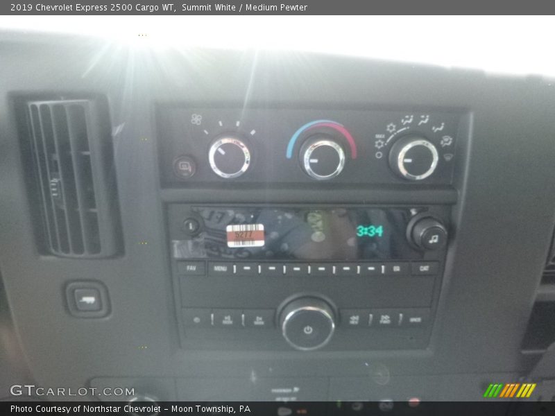 Summit White / Medium Pewter 2019 Chevrolet Express 2500 Cargo WT