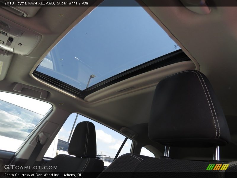 Super White / Ash 2018 Toyota RAV4 XLE AWD