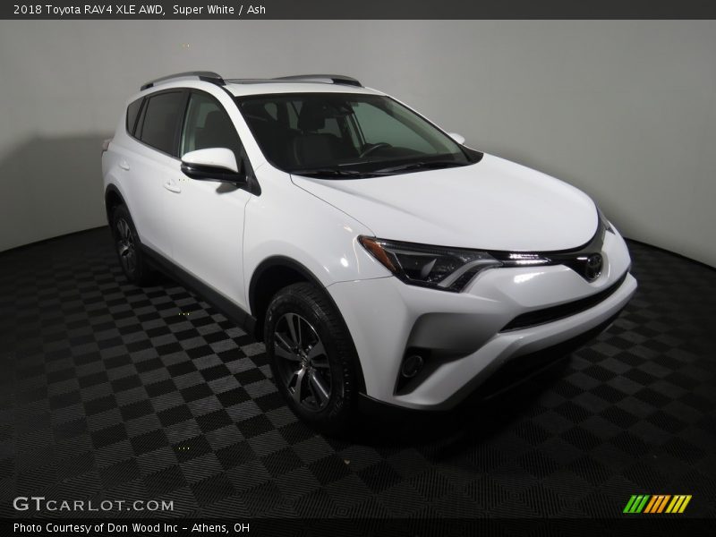 Super White / Ash 2018 Toyota RAV4 XLE AWD