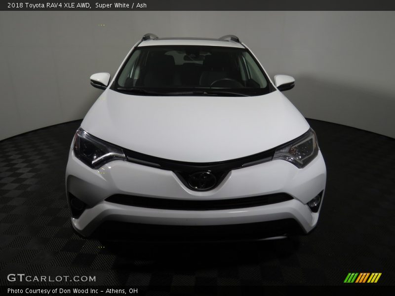 Super White / Ash 2018 Toyota RAV4 XLE AWD