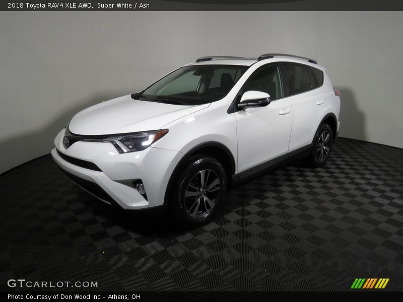 Super White / Ash 2018 Toyota RAV4 XLE AWD