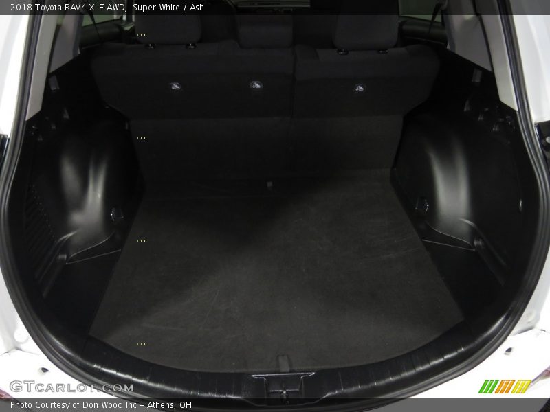Super White / Ash 2018 Toyota RAV4 XLE AWD