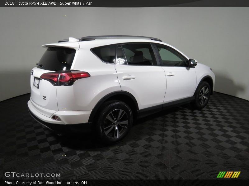 Super White / Ash 2018 Toyota RAV4 XLE AWD