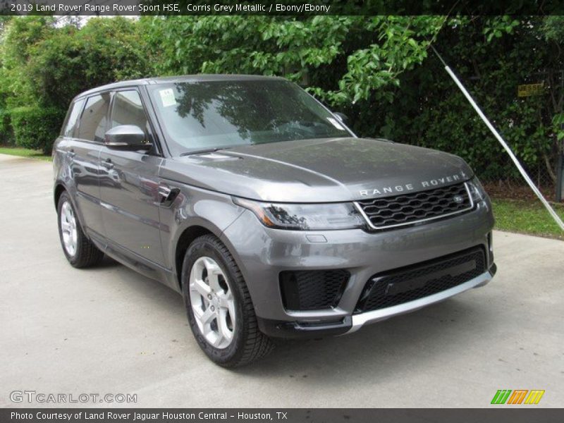 Front 3/4 View of 2019 Range Rover Sport HSE