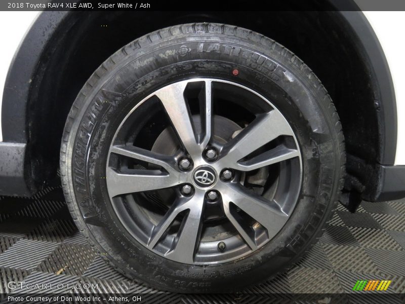 Super White / Ash 2018 Toyota RAV4 XLE AWD