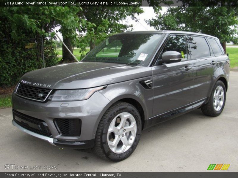 Front 3/4 View of 2019 Range Rover Sport HSE