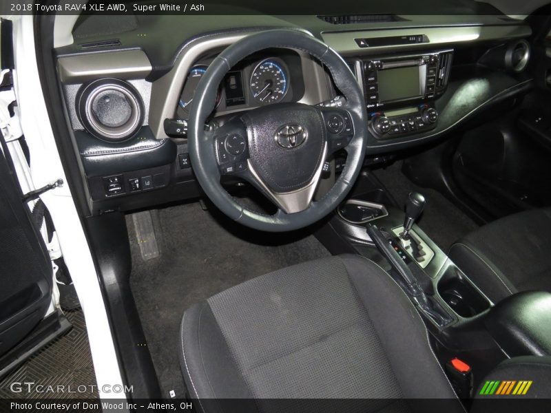 Super White / Ash 2018 Toyota RAV4 XLE AWD