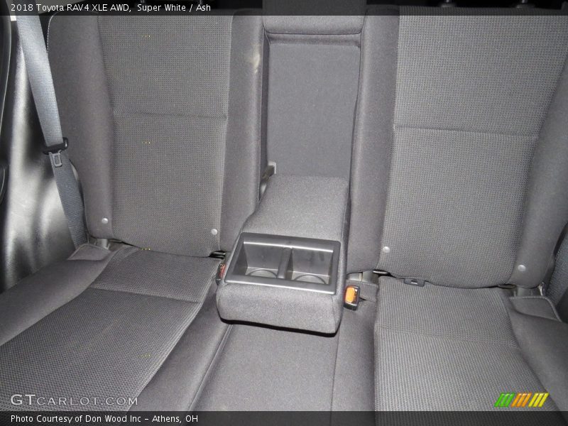 Super White / Ash 2018 Toyota RAV4 XLE AWD