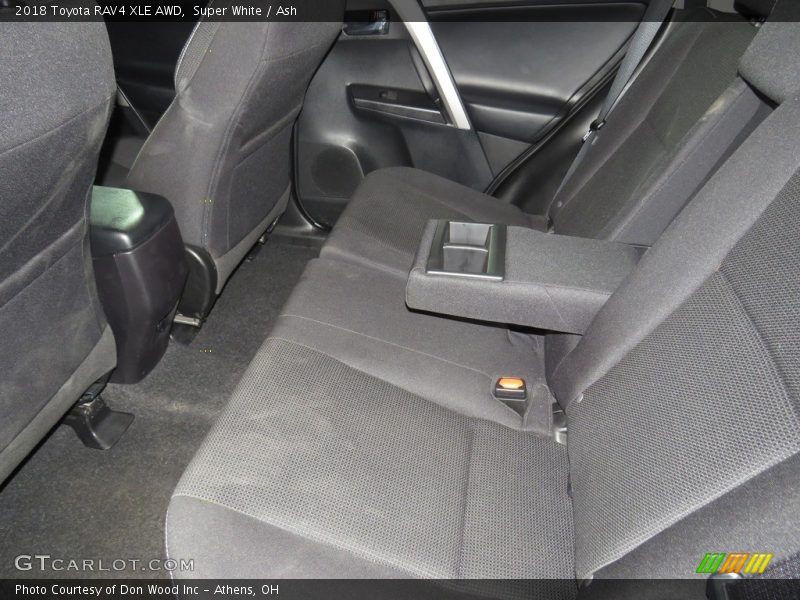 Super White / Ash 2018 Toyota RAV4 XLE AWD