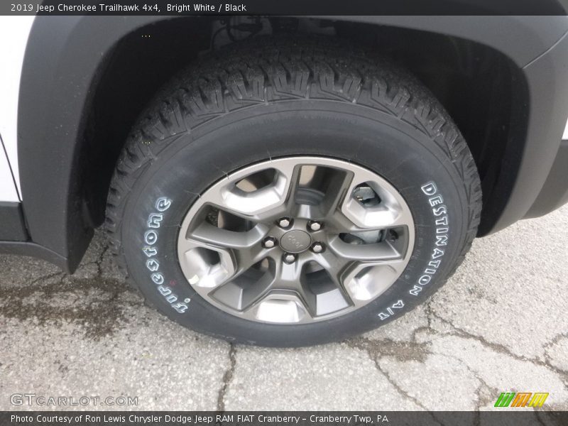 Bright White / Black 2019 Jeep Cherokee Trailhawk 4x4