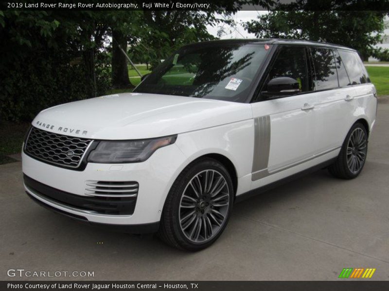Front 3/4 View of 2019 Range Rover Autobiography